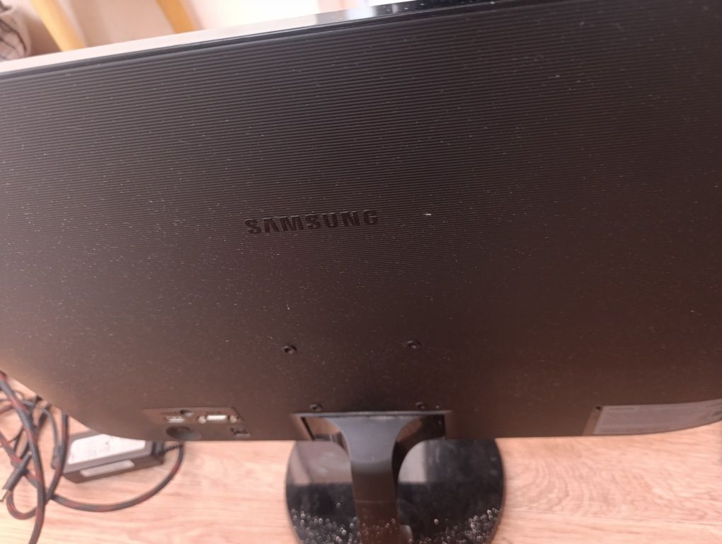 Монитор Samsung изогнутый Led