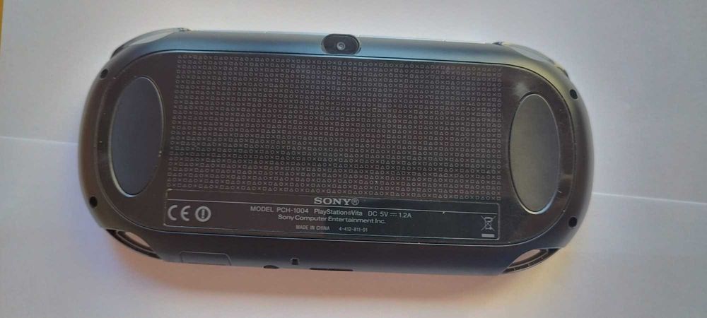 PS VITA Crystal Black -- Cutia Originala + Incarcator + Joc Uncharted