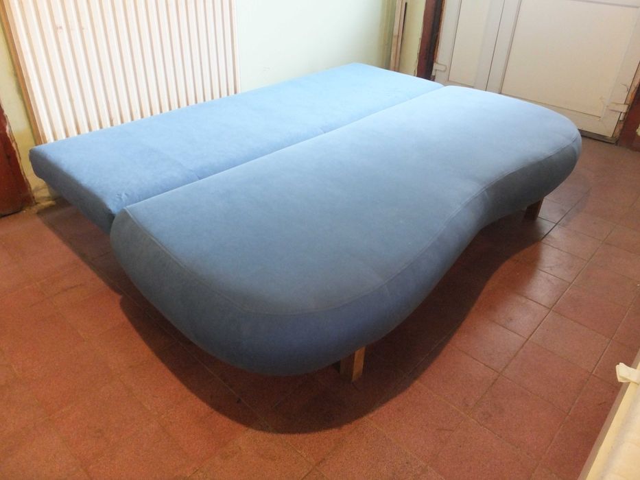 Canapea extensibila 140x200 cu lada de depozitare si perne decor