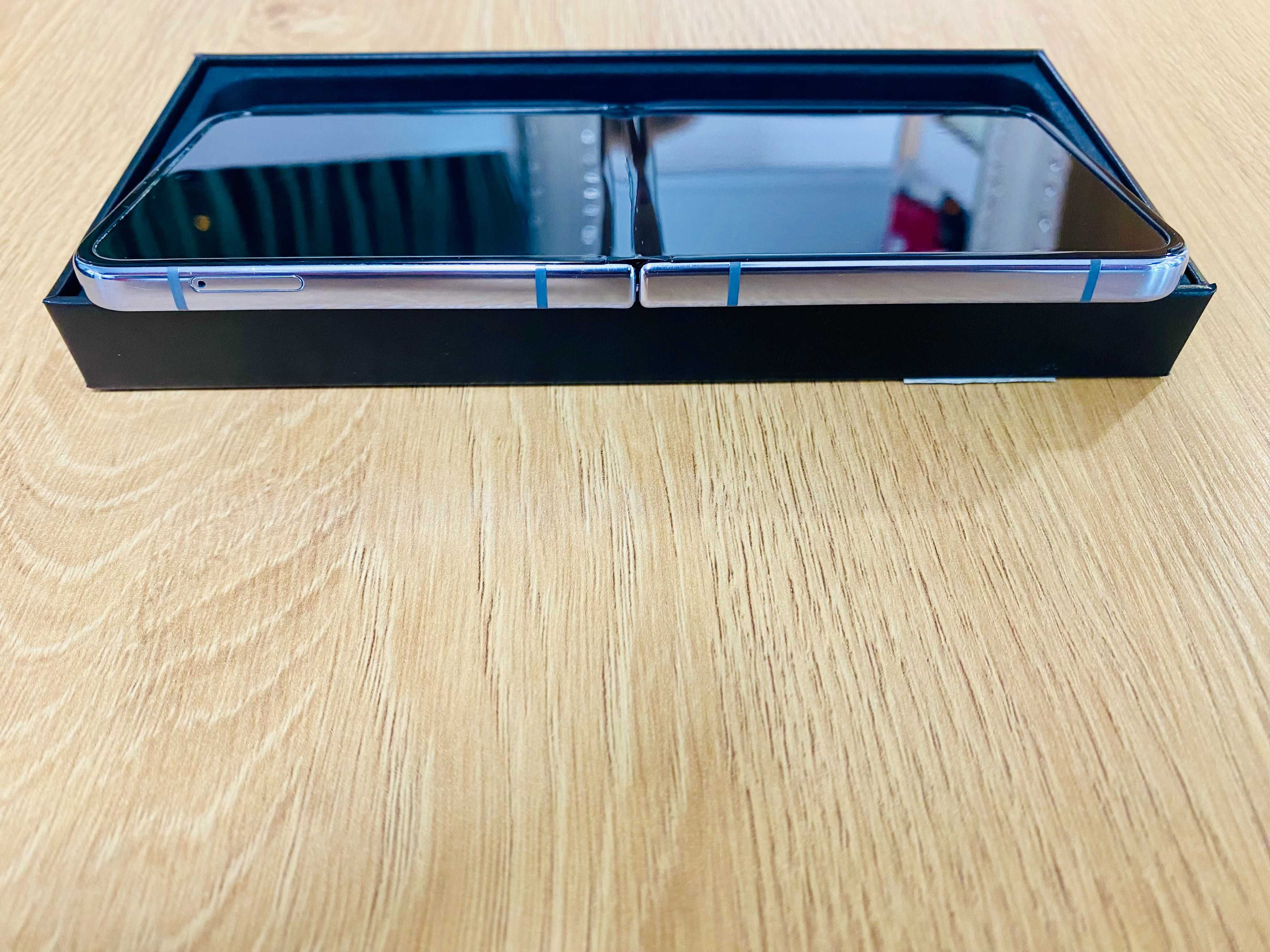 Samsung Galaxy Z Flip4, 256GB, 8GB RAM, 5G, Blue, Безупречен