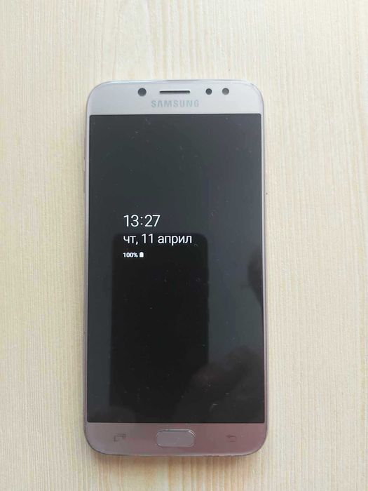 Мобилен телефон Samsung -J7