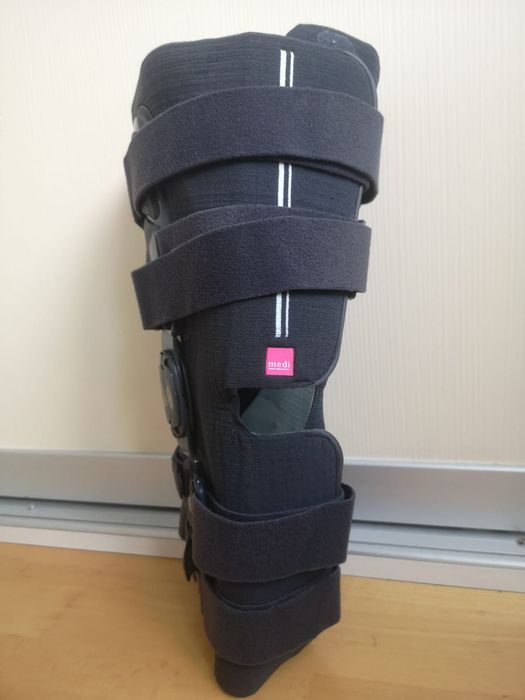 Orteza de genunchi mobila cu articulatii reglabile Medi