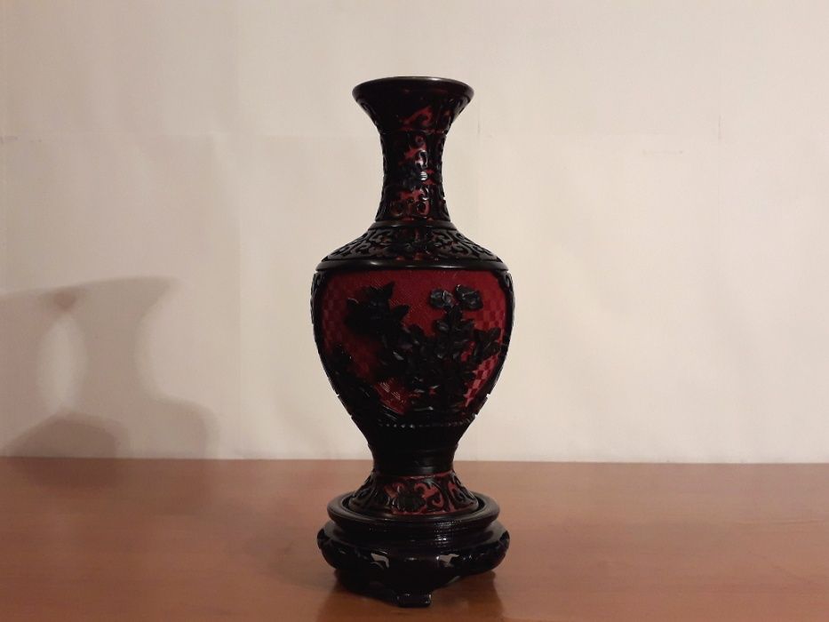Vaza Asiatica de Cinnabar ‘rosu si negru’ - Piesa Deosebita