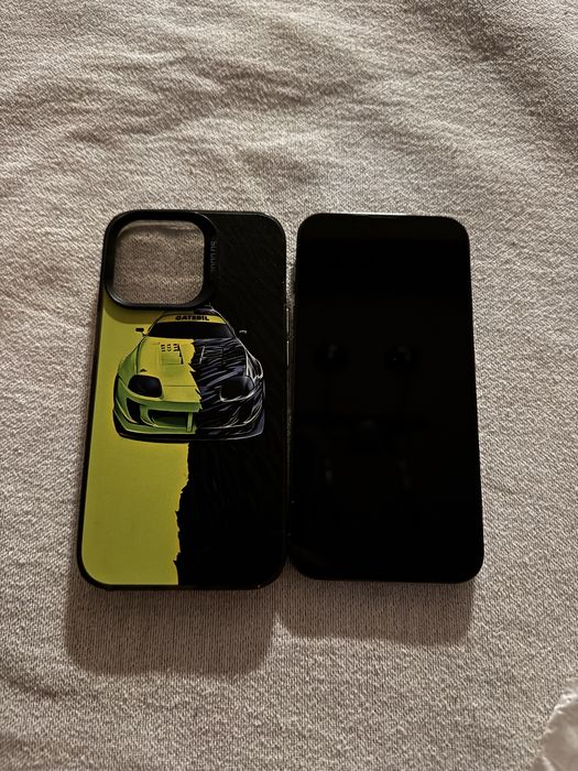 Iphone 13 Pro с пукнат гръб