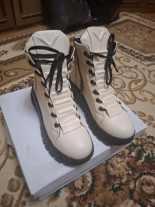 Продам осенние ботинки