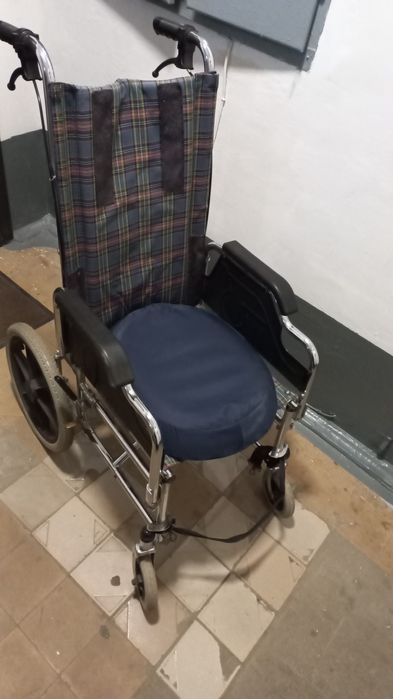 Кресло каталка инвалидная.