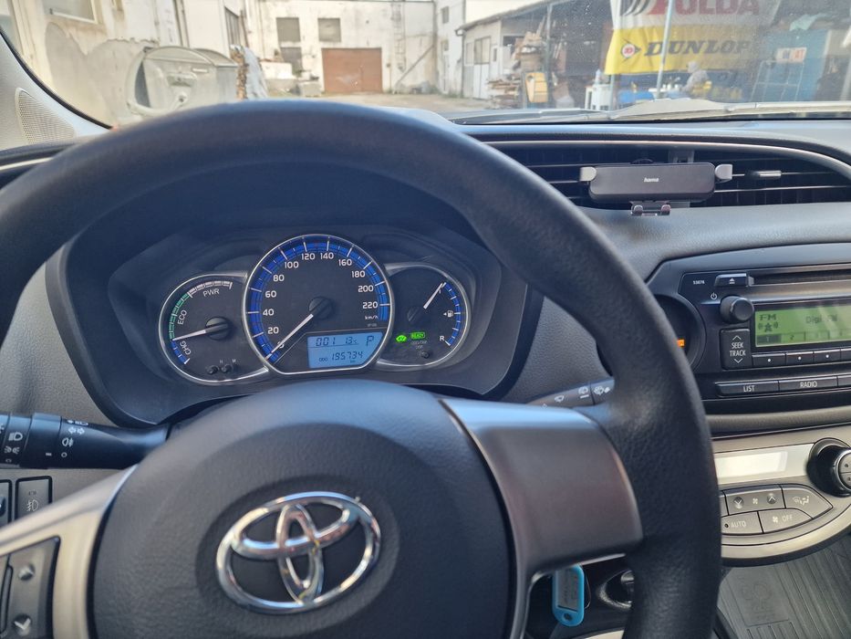 Toyota Yaris Hybrid  2016