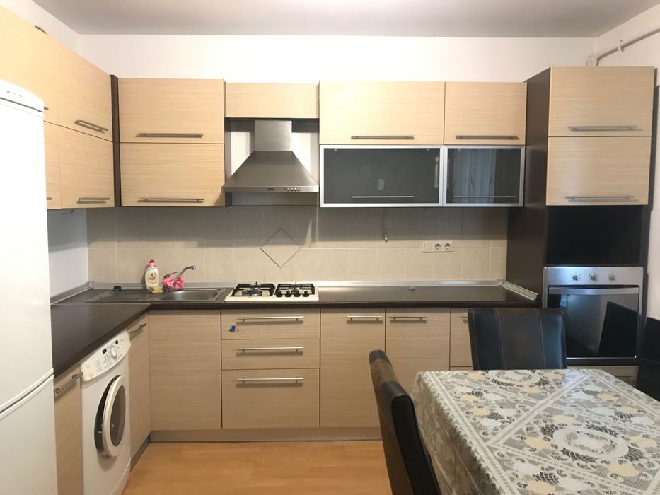 Închiriez apartament