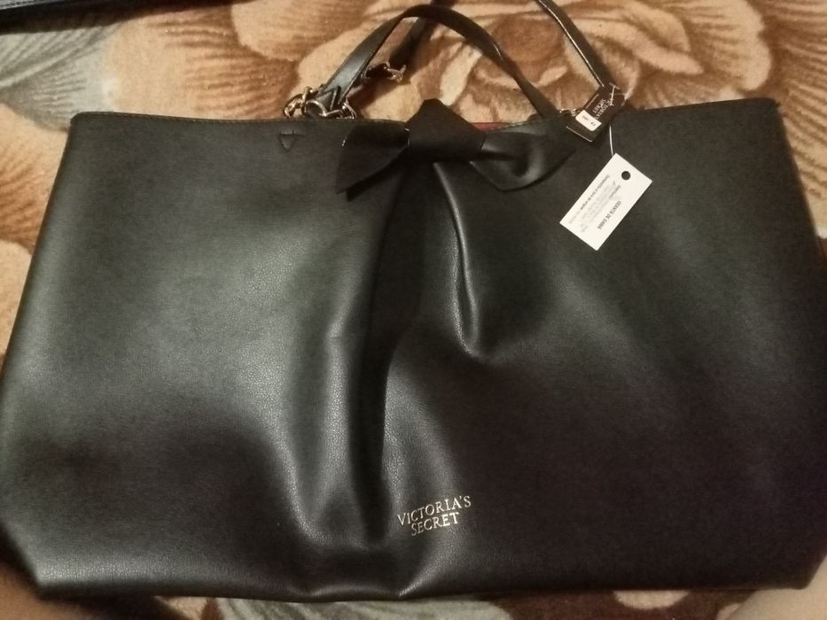 Vând geanta Victoria's Secret