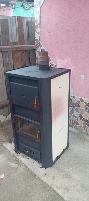 Termu șemineu arde foarte bine