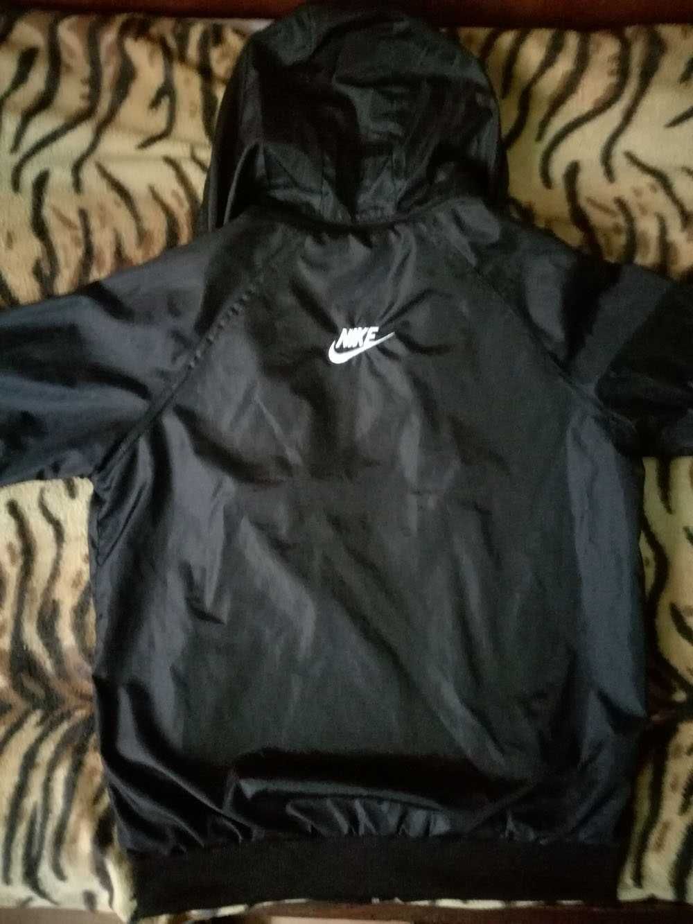 NIKE/НАЙК-Оригинално Черно Яке Със Сваляща се Качулка за Пролет и Есен