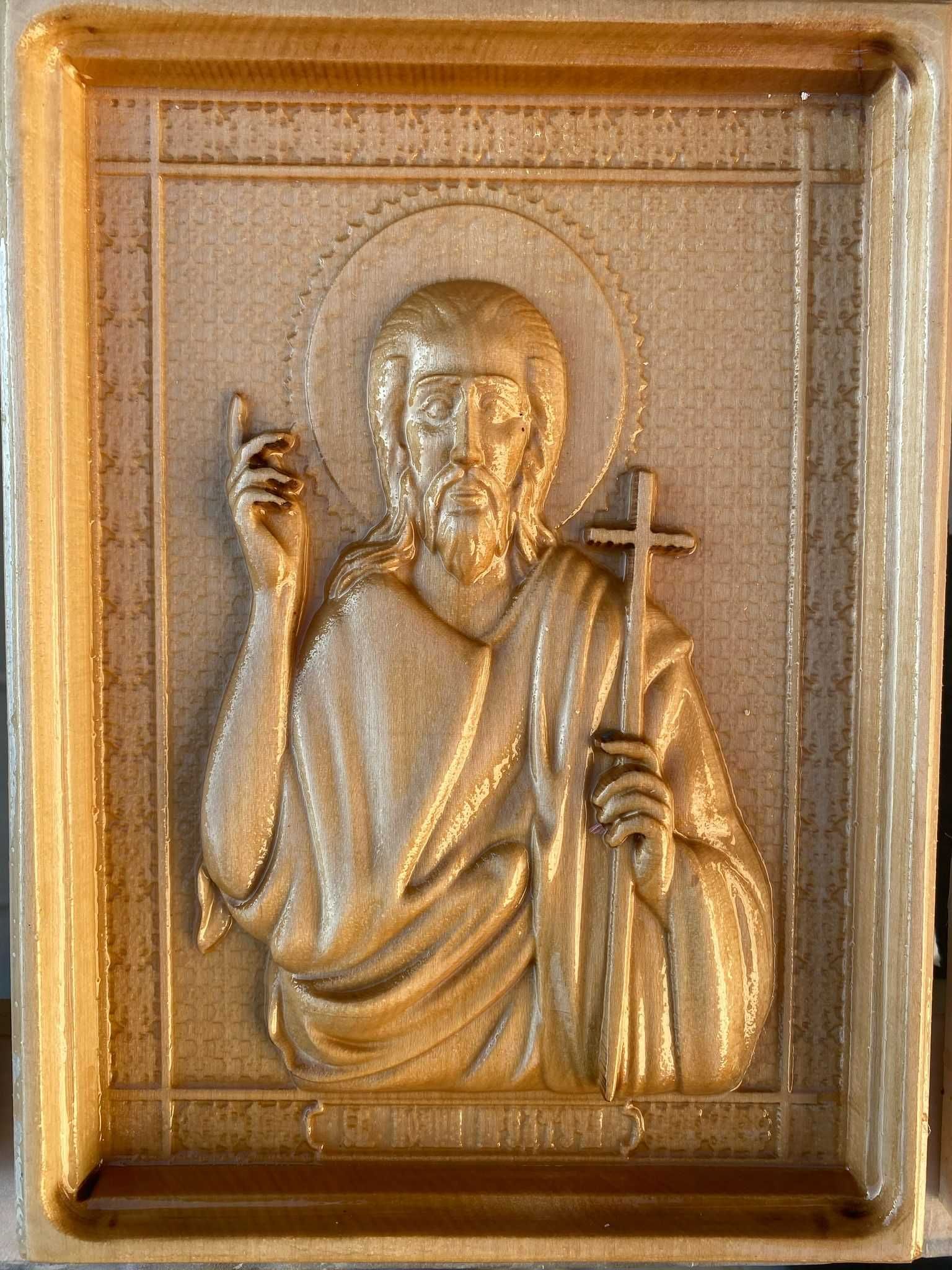 Vand icoane din lemn si obiecte religioase din lemn