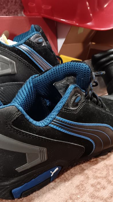 Bocanci noi PUMA 200 lei