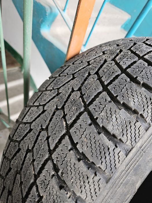 Продам шину, зима, r16 235/60