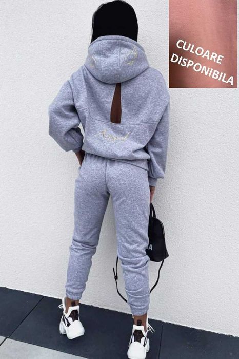 Trening cu decupaj spate ROZ - pantaloni+ bluza cu mesaj MARIMI: M, XL