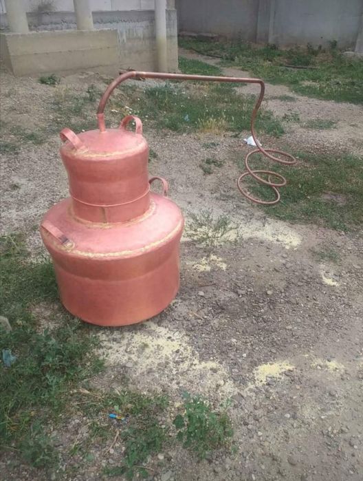 Vand cazan de țuica din cupru,capacitate 99, de boasca,este comple
