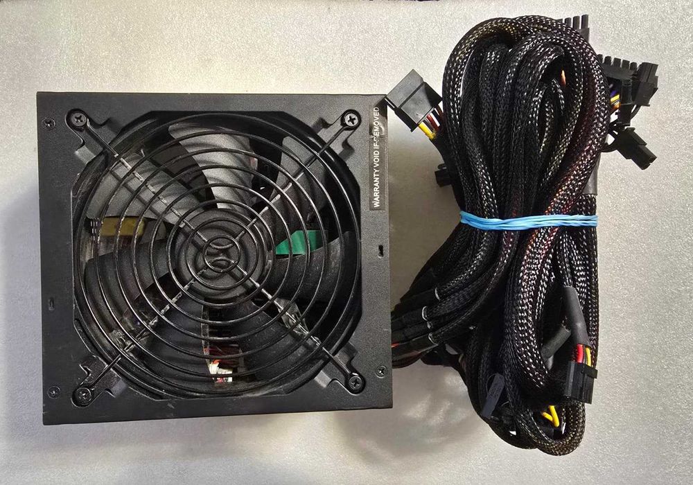 Sursa PC Corsair 850W CMPSU-850TX 4x PCI-E 8 pin Certificare 80+ 120mm