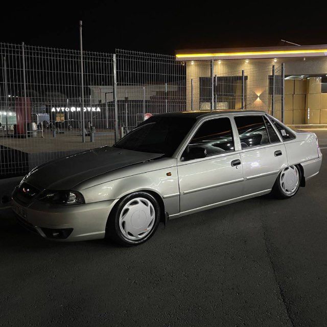 Moshina sotiladi benzinda