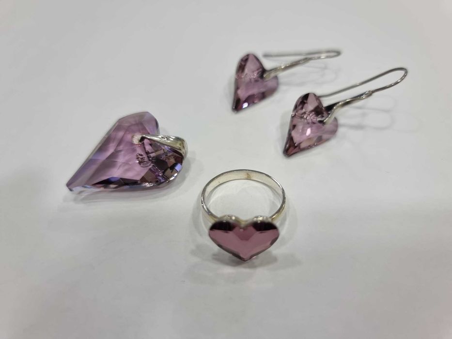 Сребърен комплект с кристали, обеци, пръстен, висулка