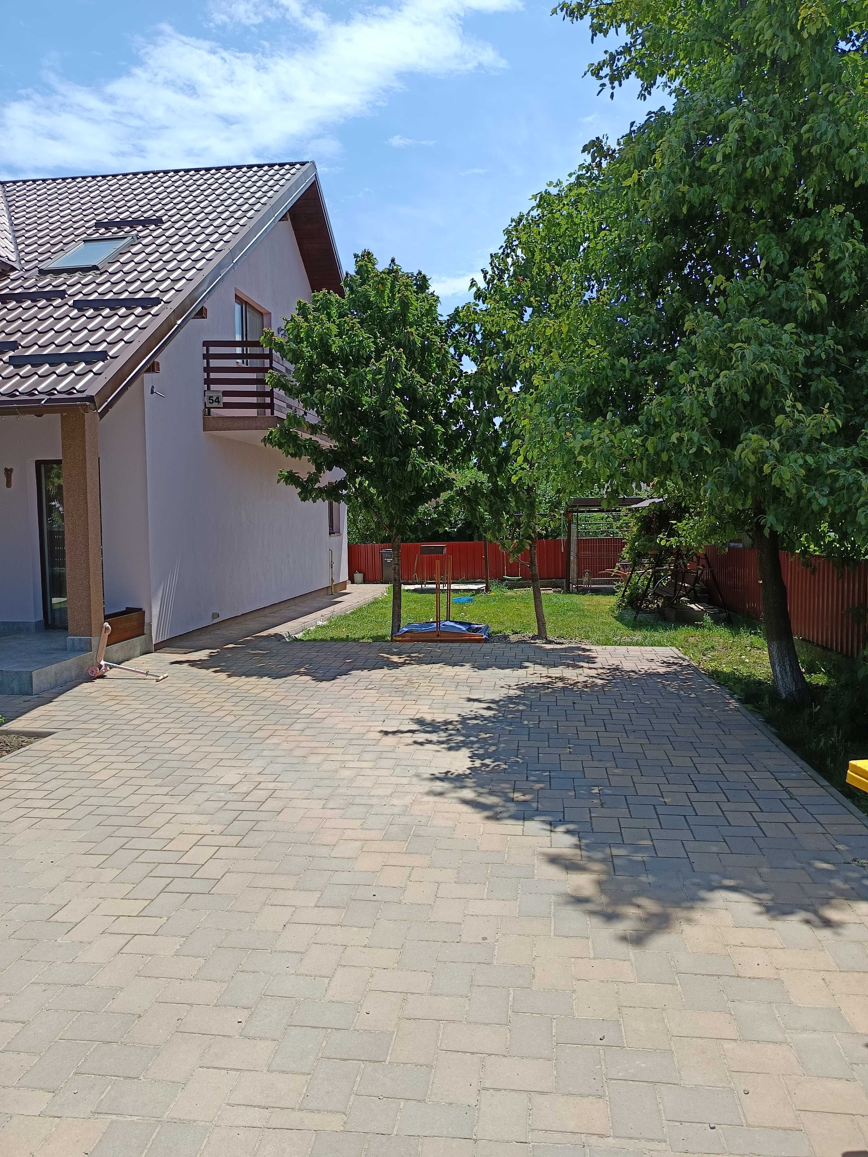 Vând casă în zona Campus universitar Moara
