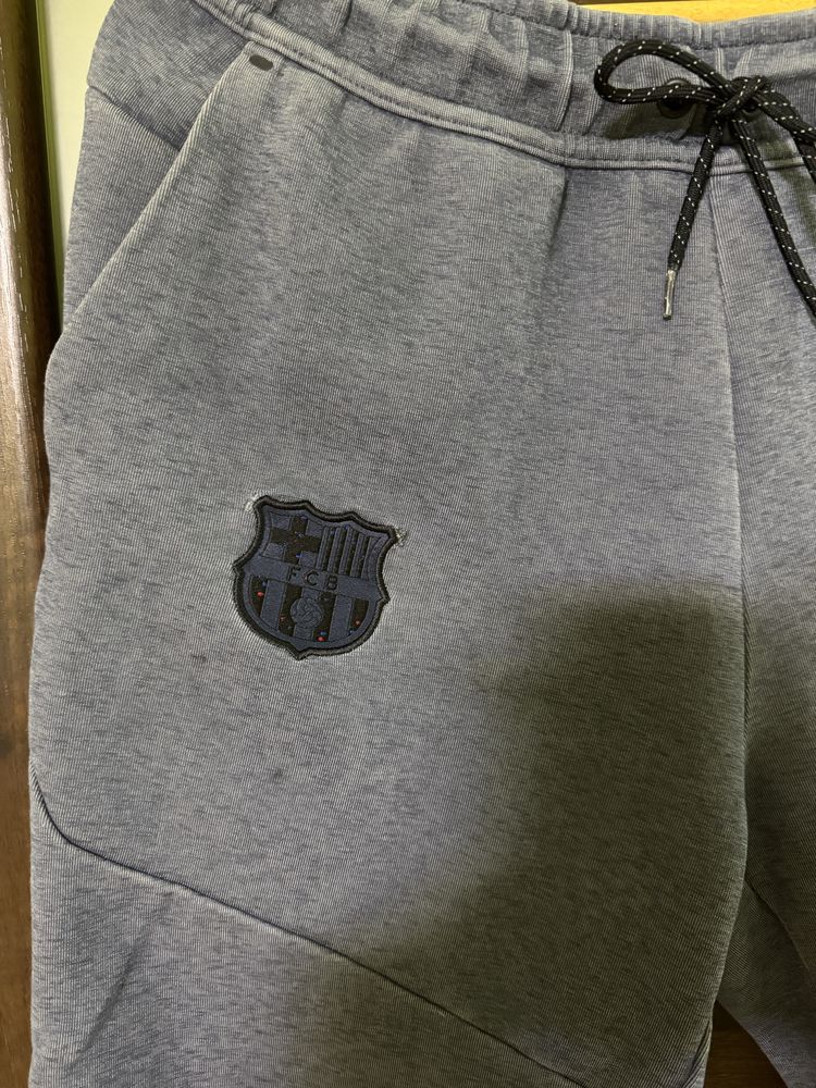 Tech fleece долнище на Барселона