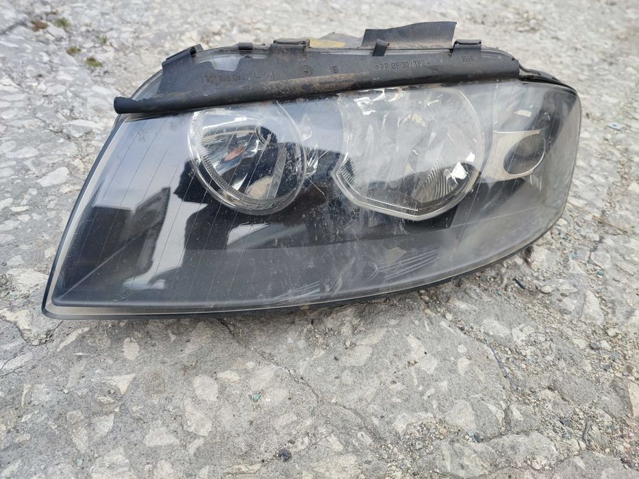 Ляв фар Audi A3 8P счупена щипка