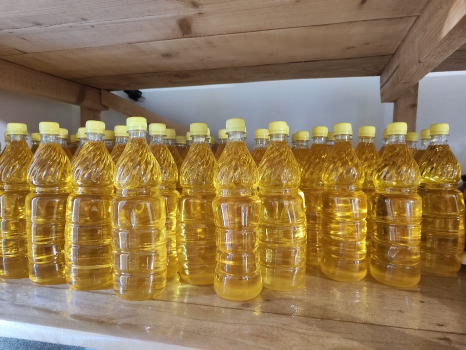 Vand ulei de floarea soarelui, presat la rece,din productia Mânăstirii
