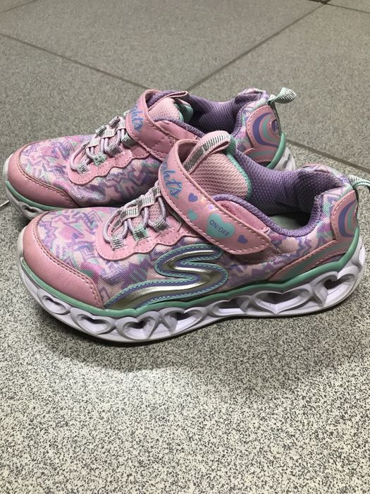 Продам кросовки для девочки.