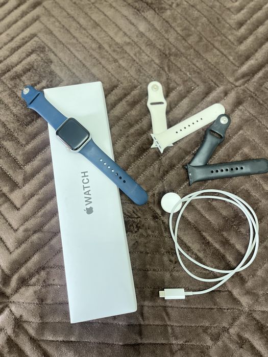 Продам Apple Watch SE 40mm!