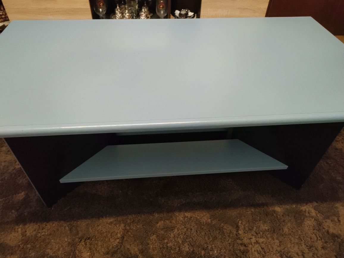 Vând mobilier de dormitor și măsuță