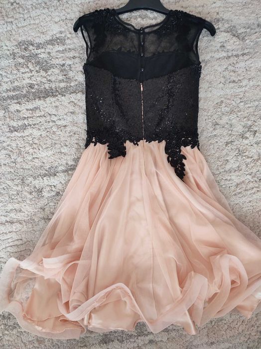 Къса официална рокля