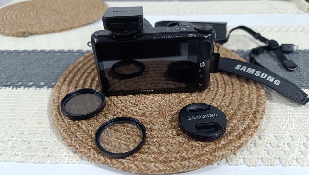 DSLR Samsung NX2000, 20.3 MP + Obiectiv 20-50mm