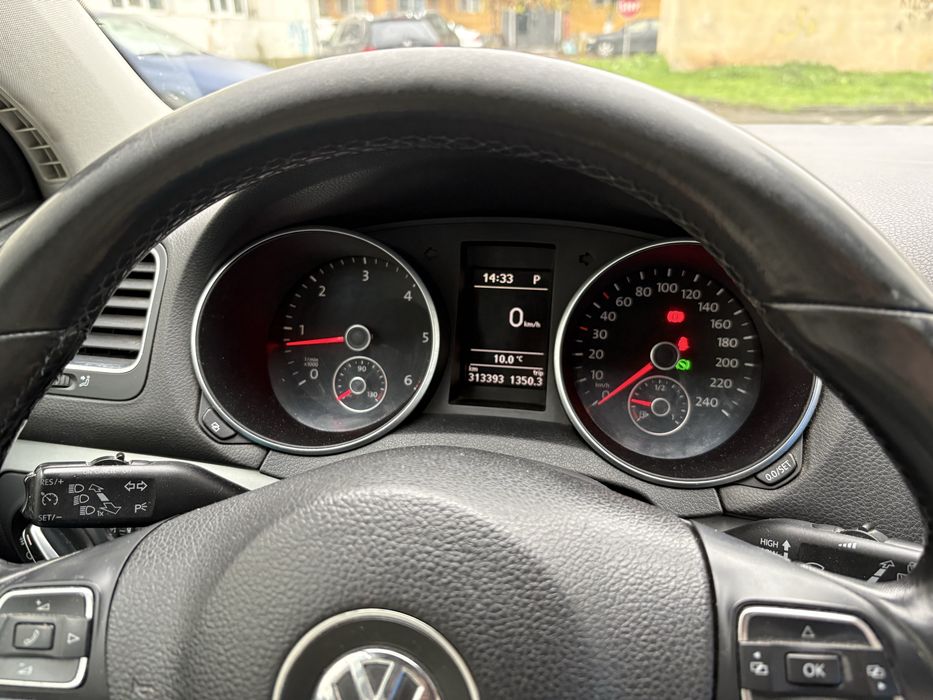 Volkswagen Golf 6 1.6 tdi 105 cp an 2011