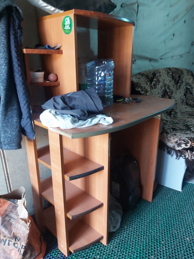 Продам компьютерный стол