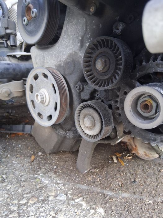 Двигател на части vw touran,caddy golf 5,audi a3 ..1,6 fsi