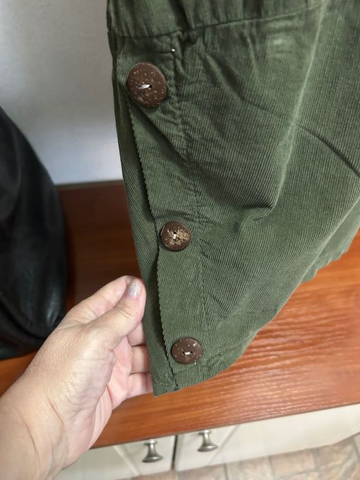 Прекрасна рокля тип-балон, цвят маслено зелено.