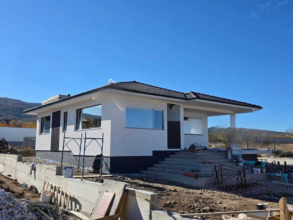 Къща ПРЕД АКТ 16 с ГАРАЖ - село Белащица