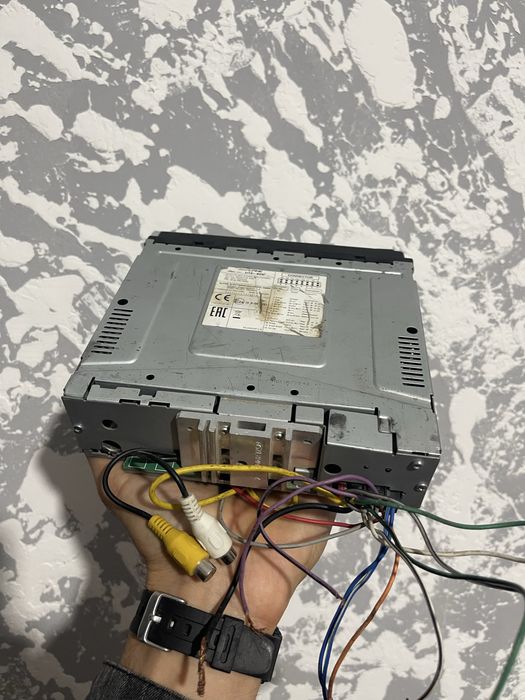 Alpine magnitol sotiladi 4/50w