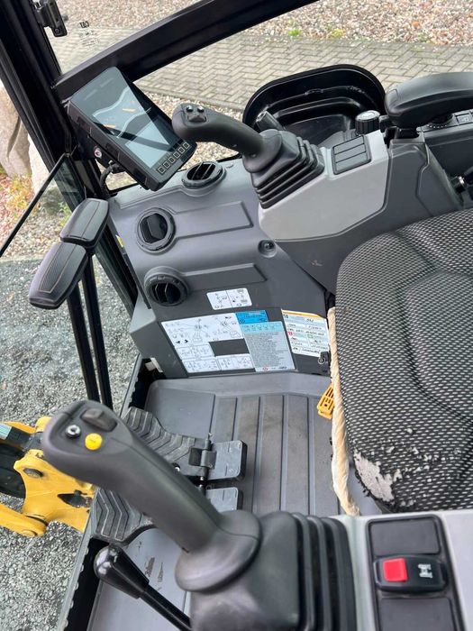 miniexcavator CAT sau CATERPILLAR din 2021