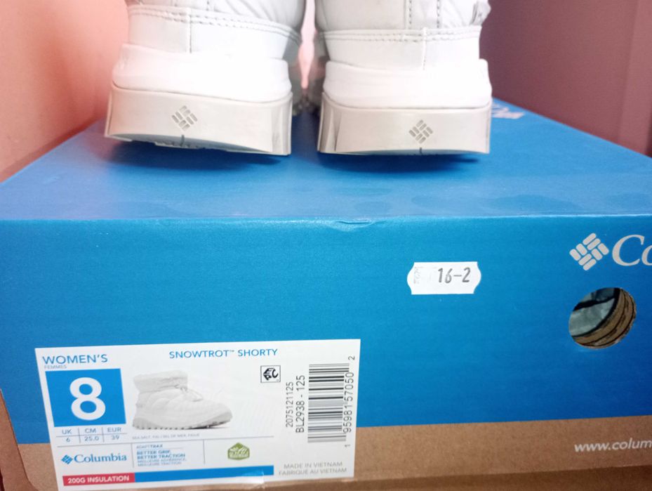 Дамски зимни боти Columbia orig бели,без закопчаване меки топли удобни