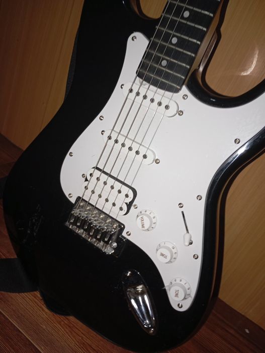 продам электрогитару