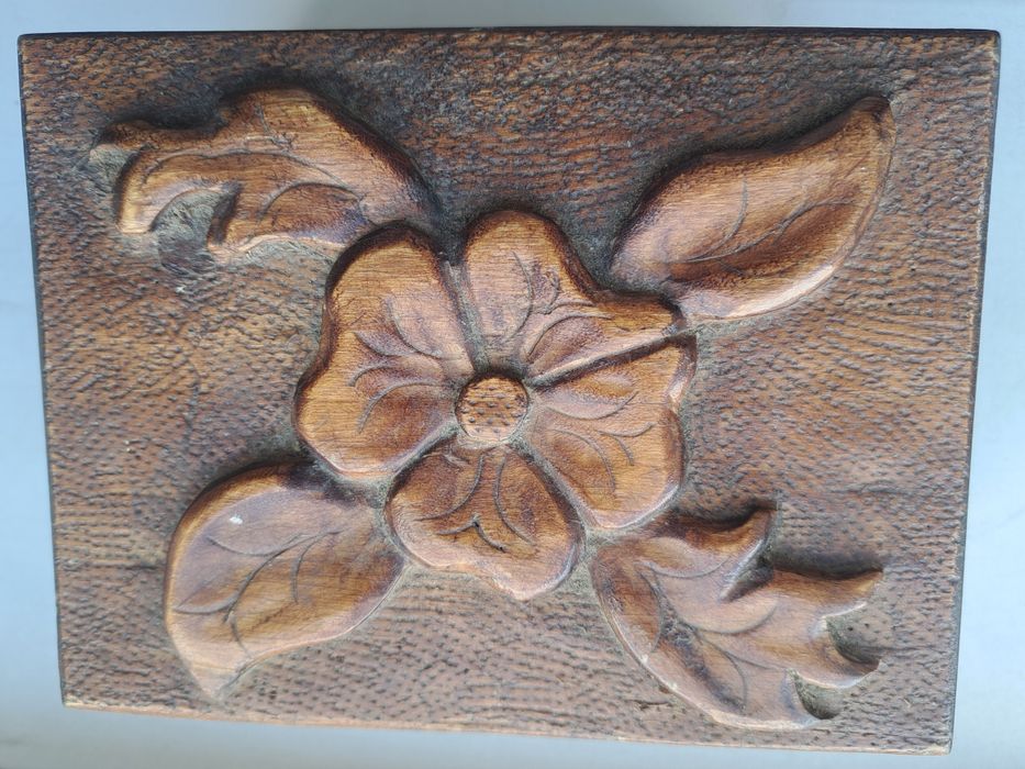 Vand casete din lemn sculptate