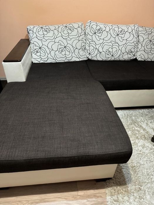 Табуретки 2 бр. и ъглов разтегателен диван