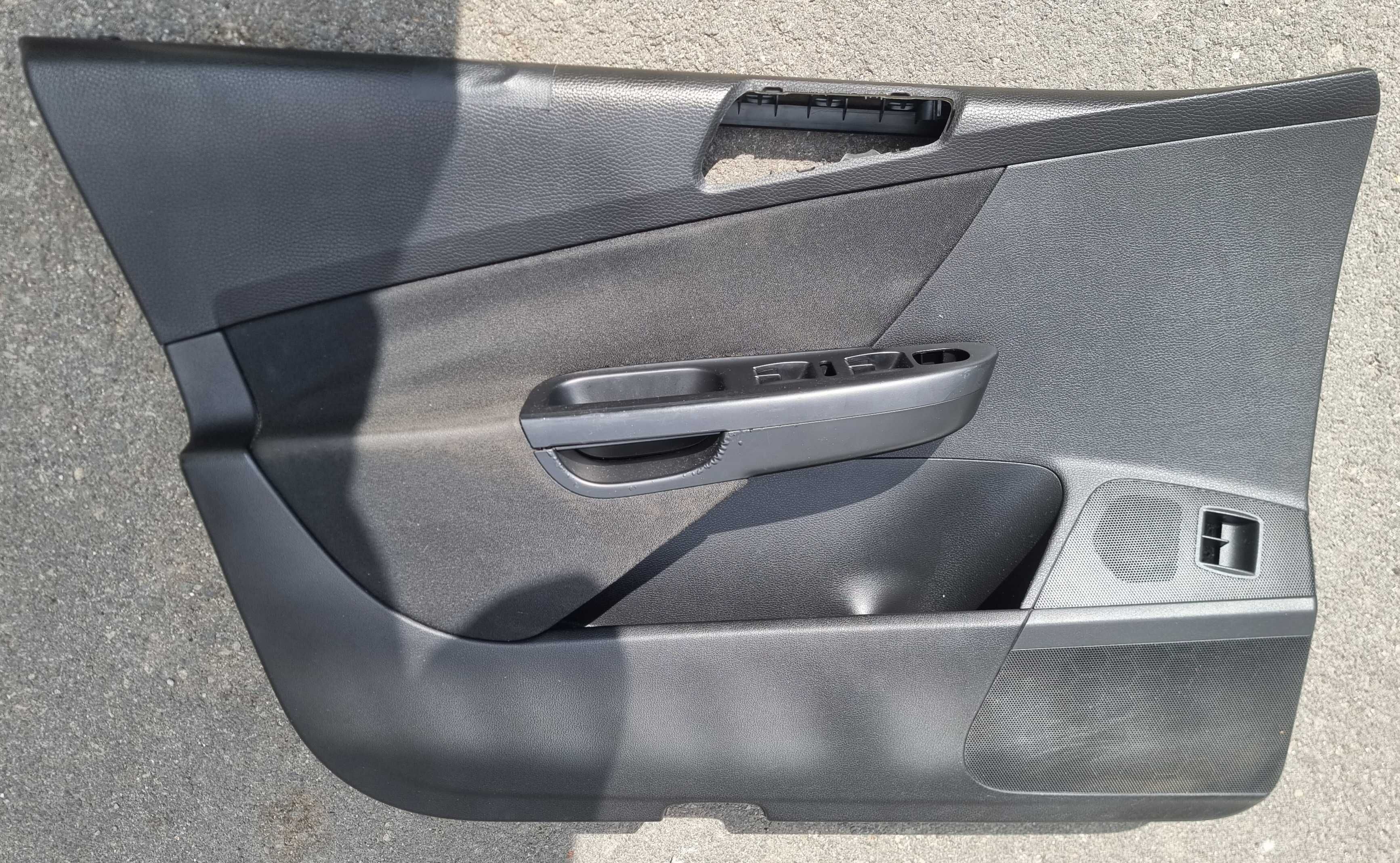 Кори на вратите за VW PASSAT 6 . Тапети врати Пасат 6