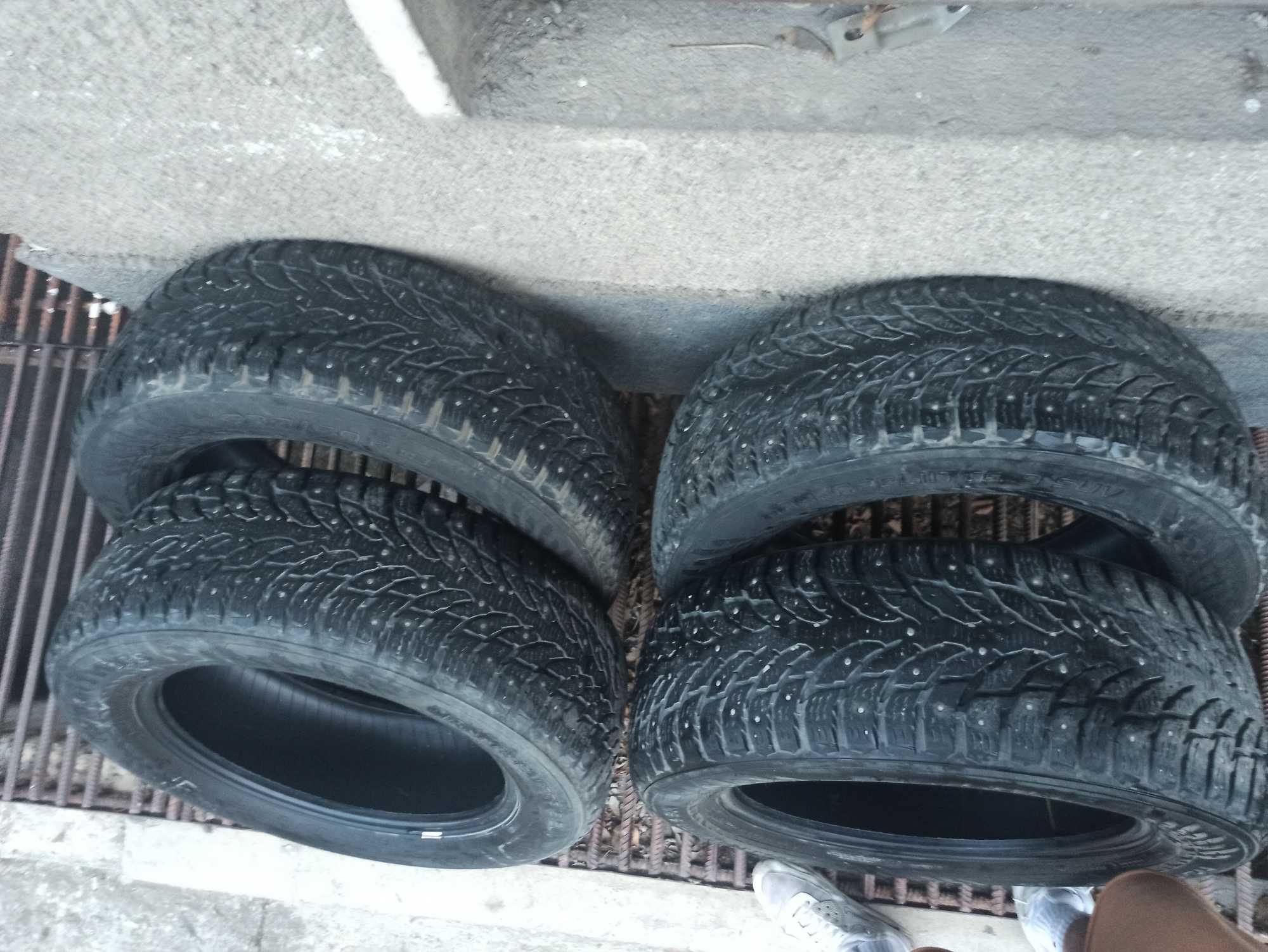 зимни гуми NOKIAN  235/60 R18,внос от Швеция,цена 50лв за брой