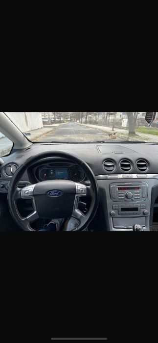 Продава се Ford S-max