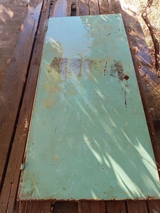 Temir eshik sotiladi