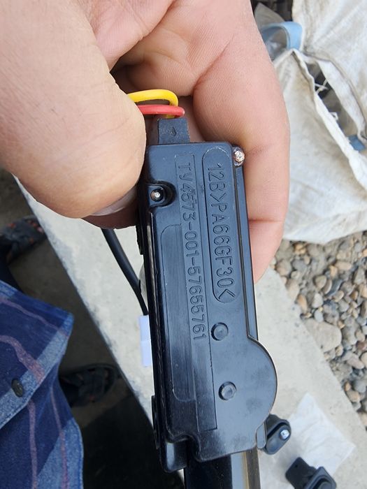 Моторедуктор правый блокировки замка двери