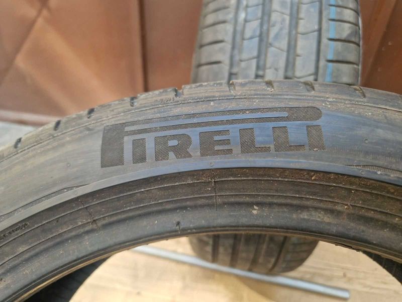 2 Pirelli R19 225/45
летни гуми Runflat 
DOT4819