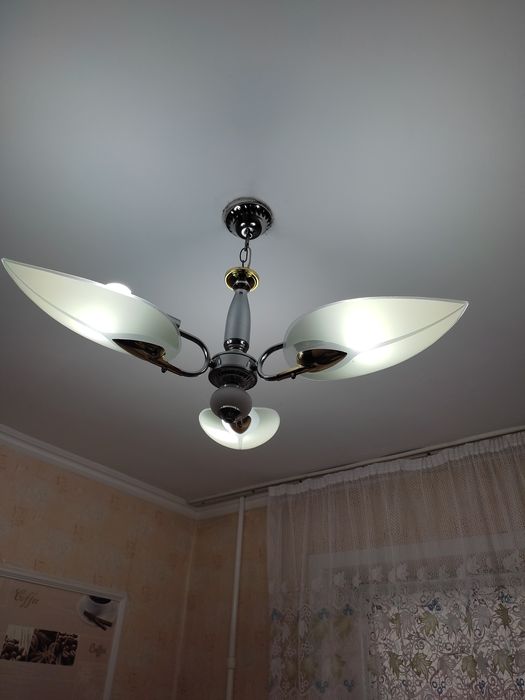 Продам Люстра состояние отличное